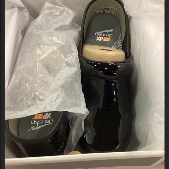 Dansko Black patent Leather shiny Clogs - Picture 2 of 8